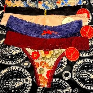 5 slpendies thongs